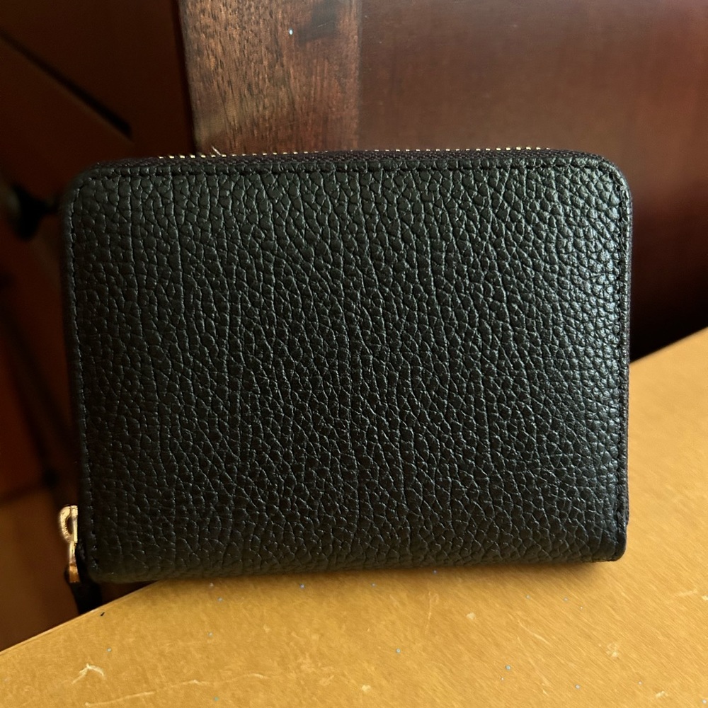 Patent of Heart Zip Around Wallet - Picture 3 of 9